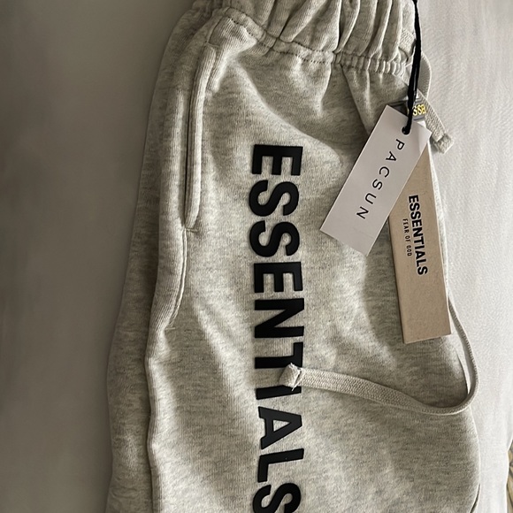 Essentials boys shorts large - Picture 6 of 7